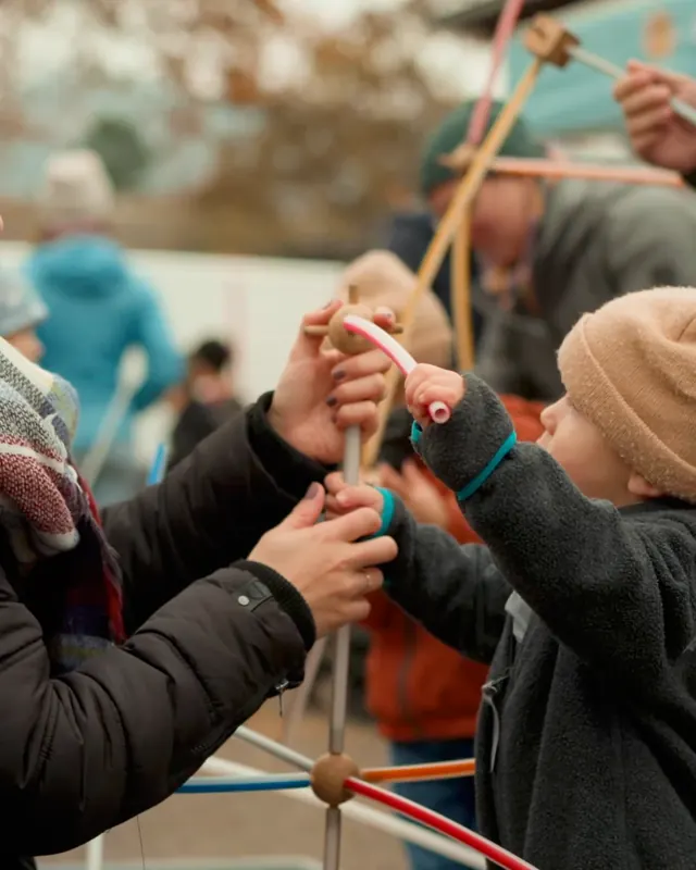 Familien beim Fest der Gemeinde Lauf