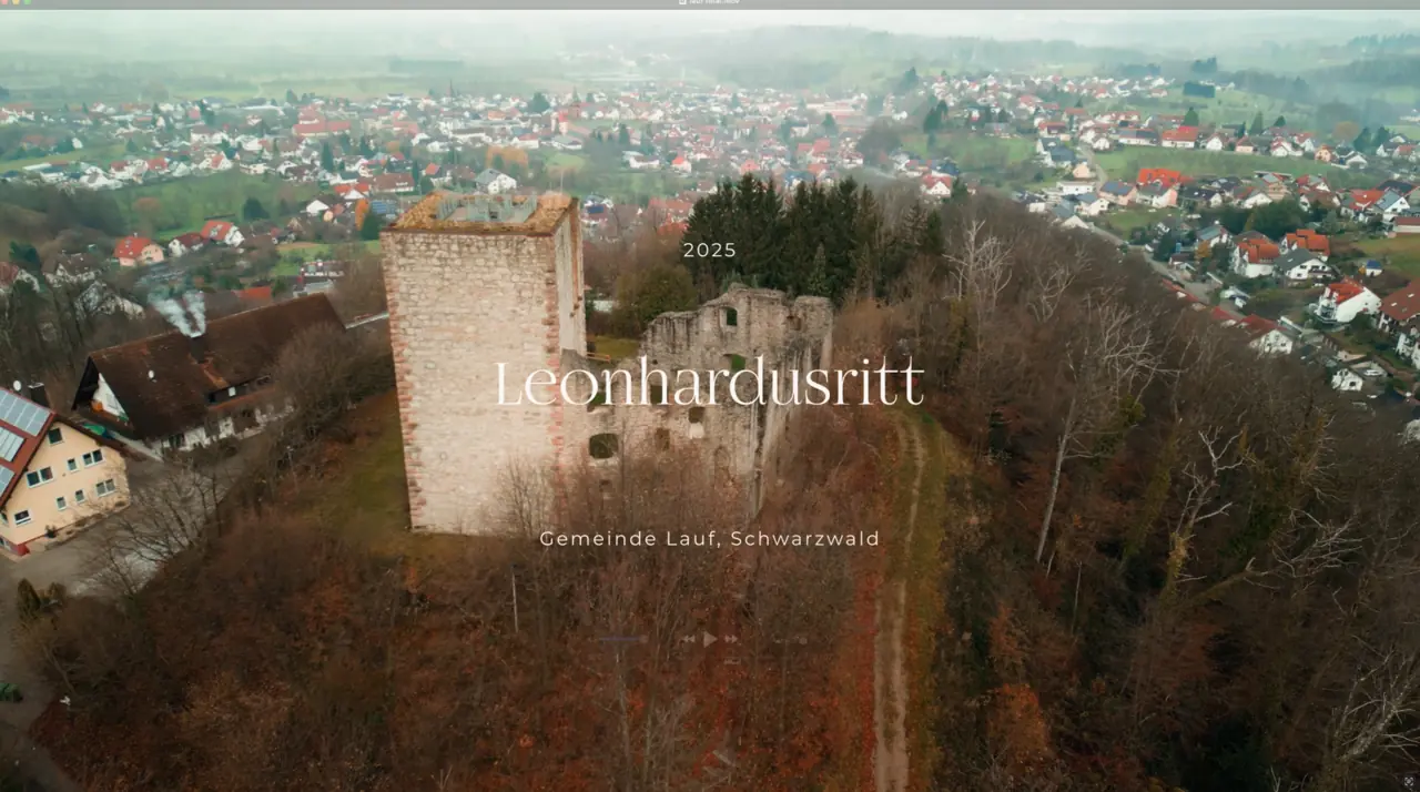 Drohnenaufnahme über Lauf – Standbild aus einem Film von der Kreativagentur Schwarzwald